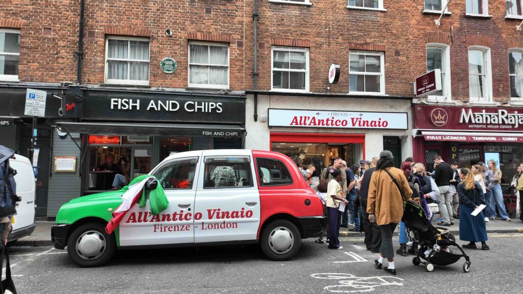 London taxi advert campaign for All' Antico Vinaio